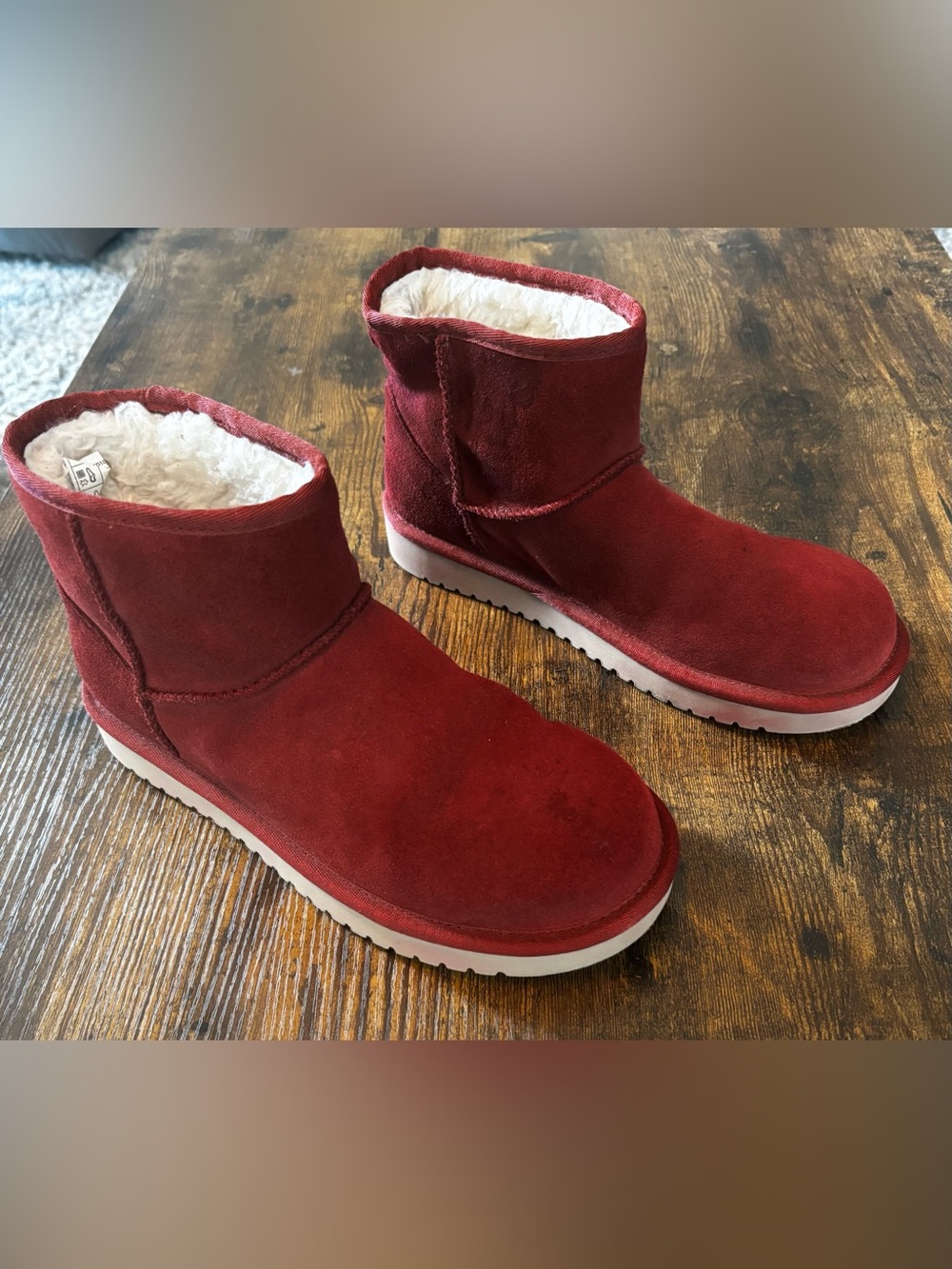 Cozy Koolaburra by UGG Short Burgandy Suede Boots w/ Shearling Lining size 7